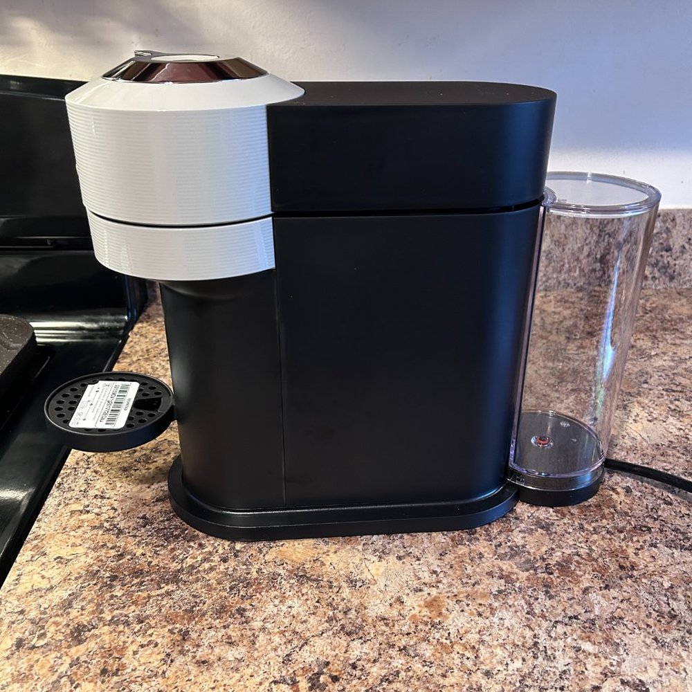 Nespresso Machine - Picture 8 of 10
